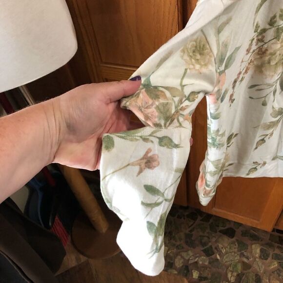 NWT Chaser Love Knit Long Sleeve Slit Dolman Pullover Floral Sweater Cream - M - Picture 9 of 13